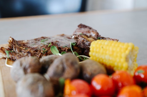 bbq beef with corn and tomatoes