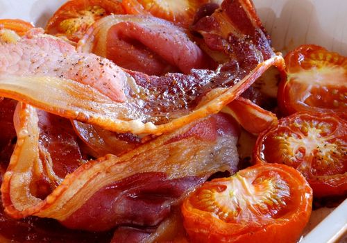Cooked Bacon with Tomatoes