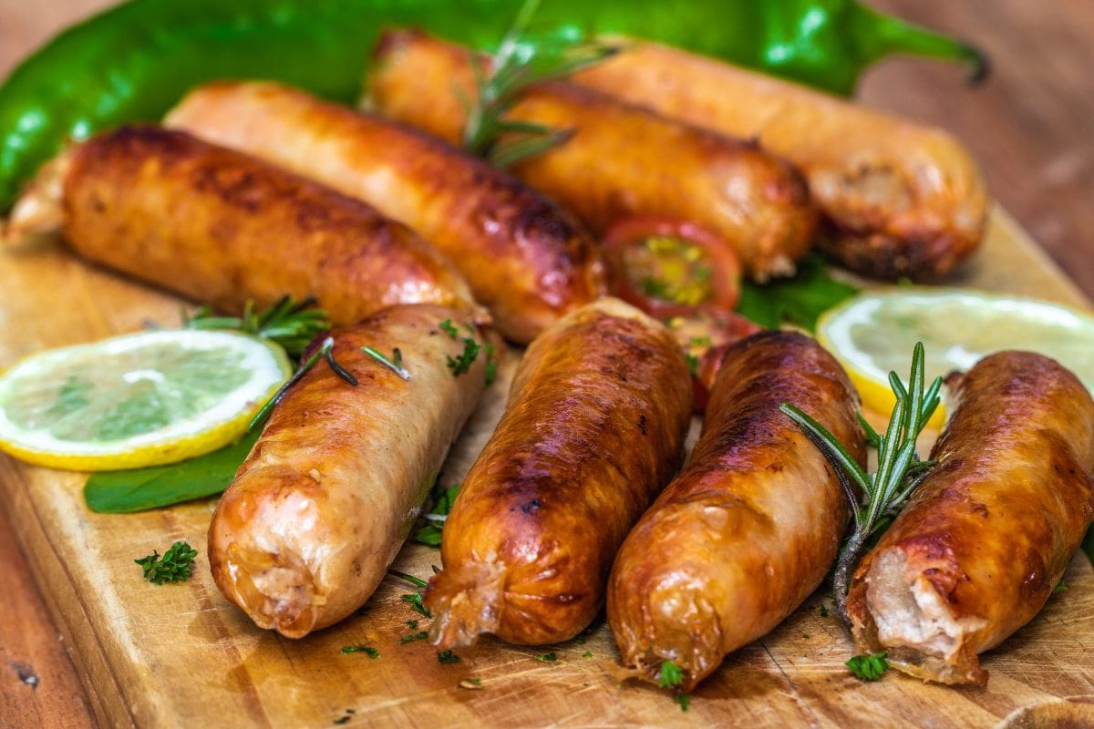 Pan Fried Sausages with Slice of Lemon and