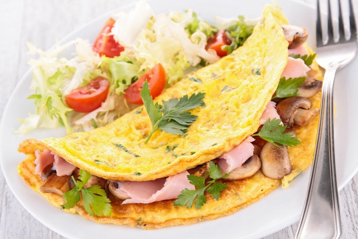 Spicy Omelet with Tomatoes, Mushrooms and Veggies