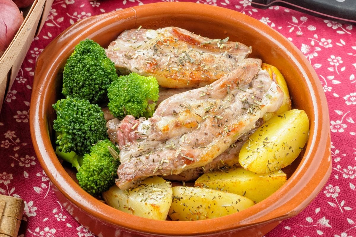 Pork Ribs with Potatoes and Broccoli