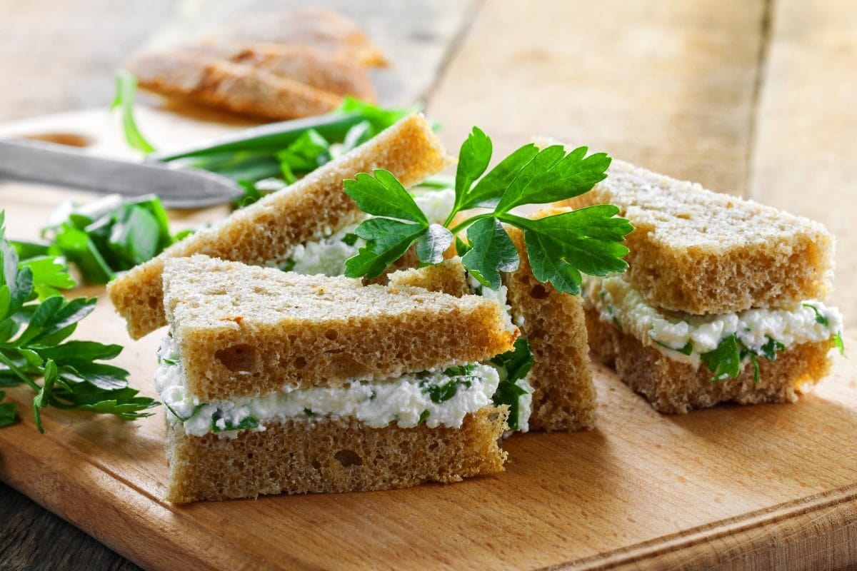 Cream Cheese Sandwich with Parsley and Onions